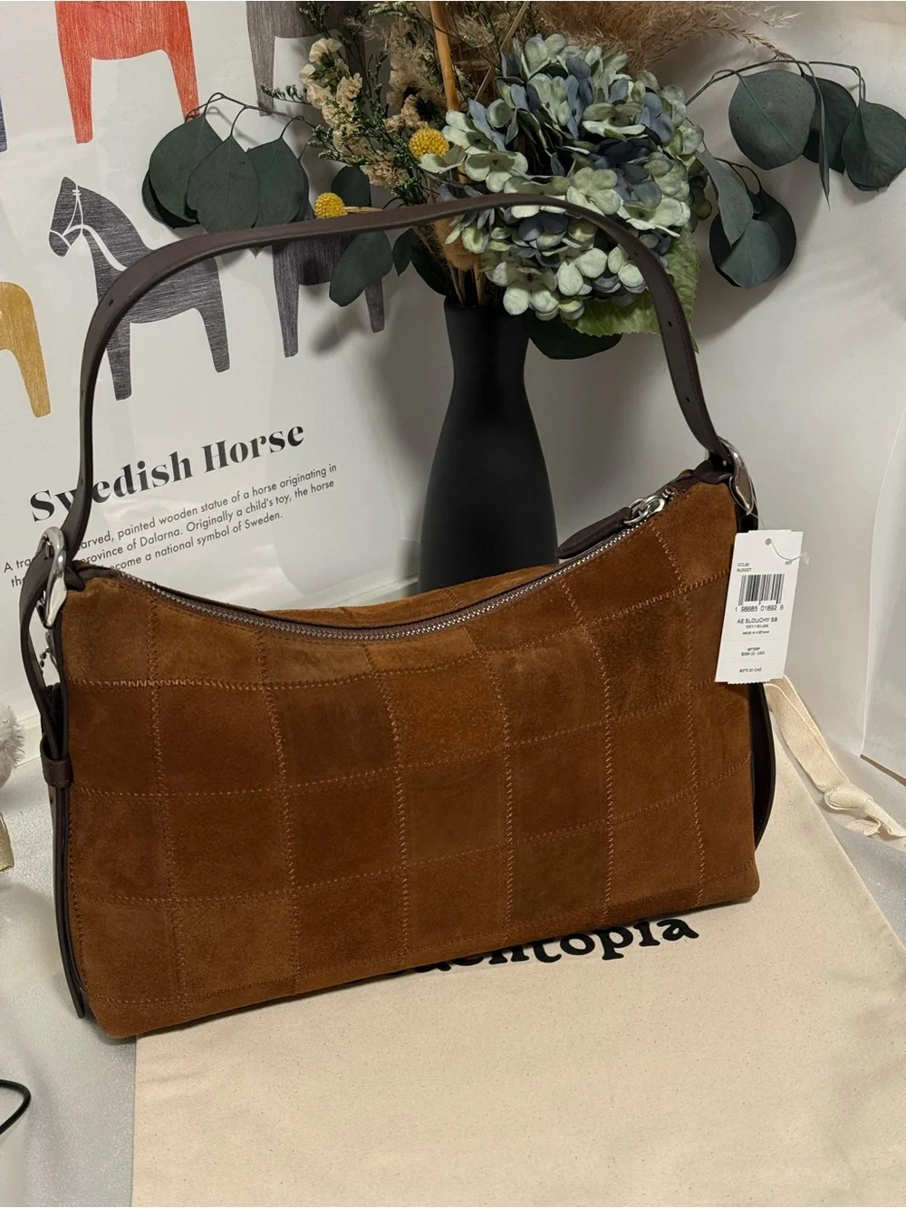 Coach main suede